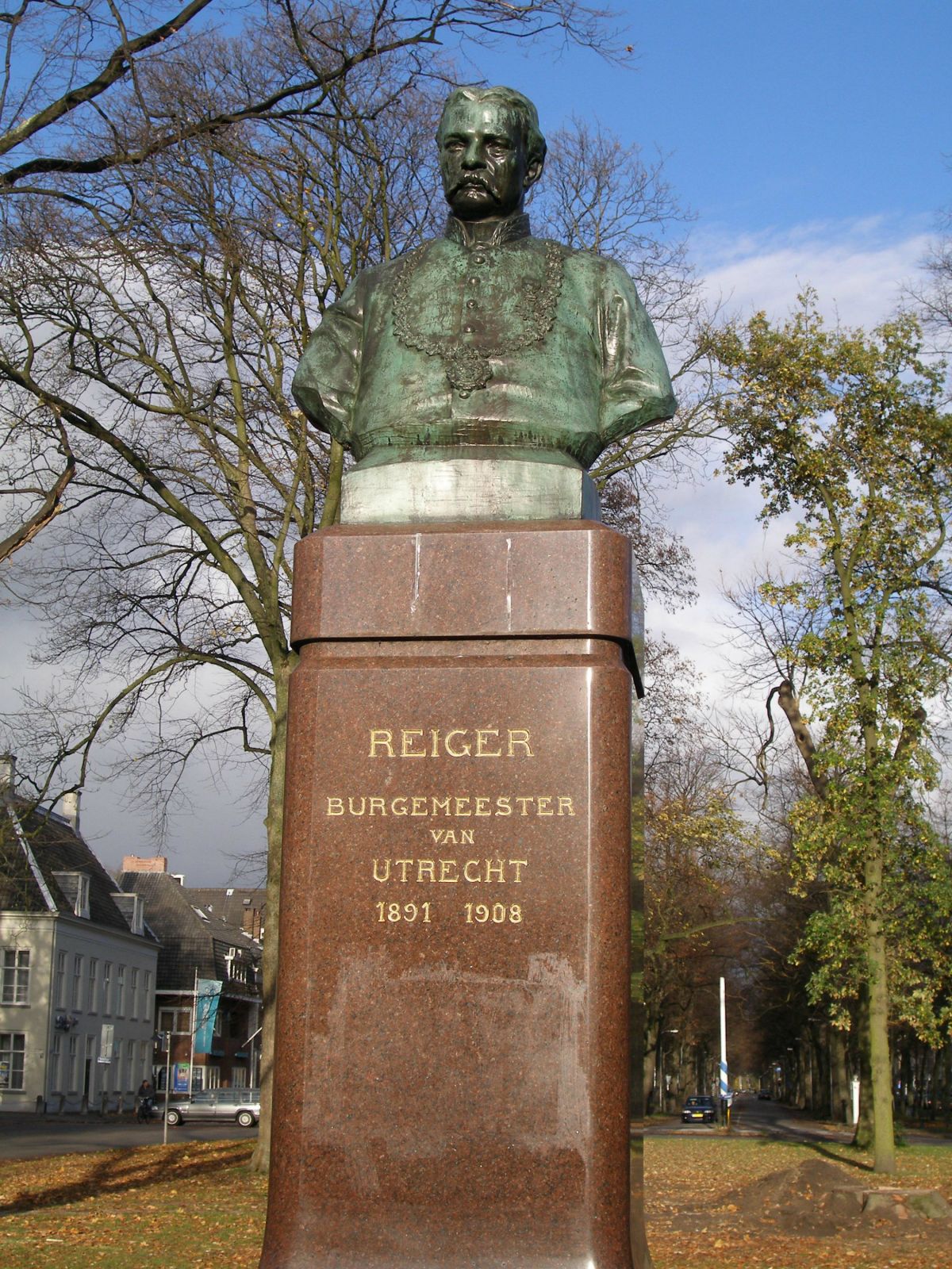 Borstbeeld burgemeester Reiger